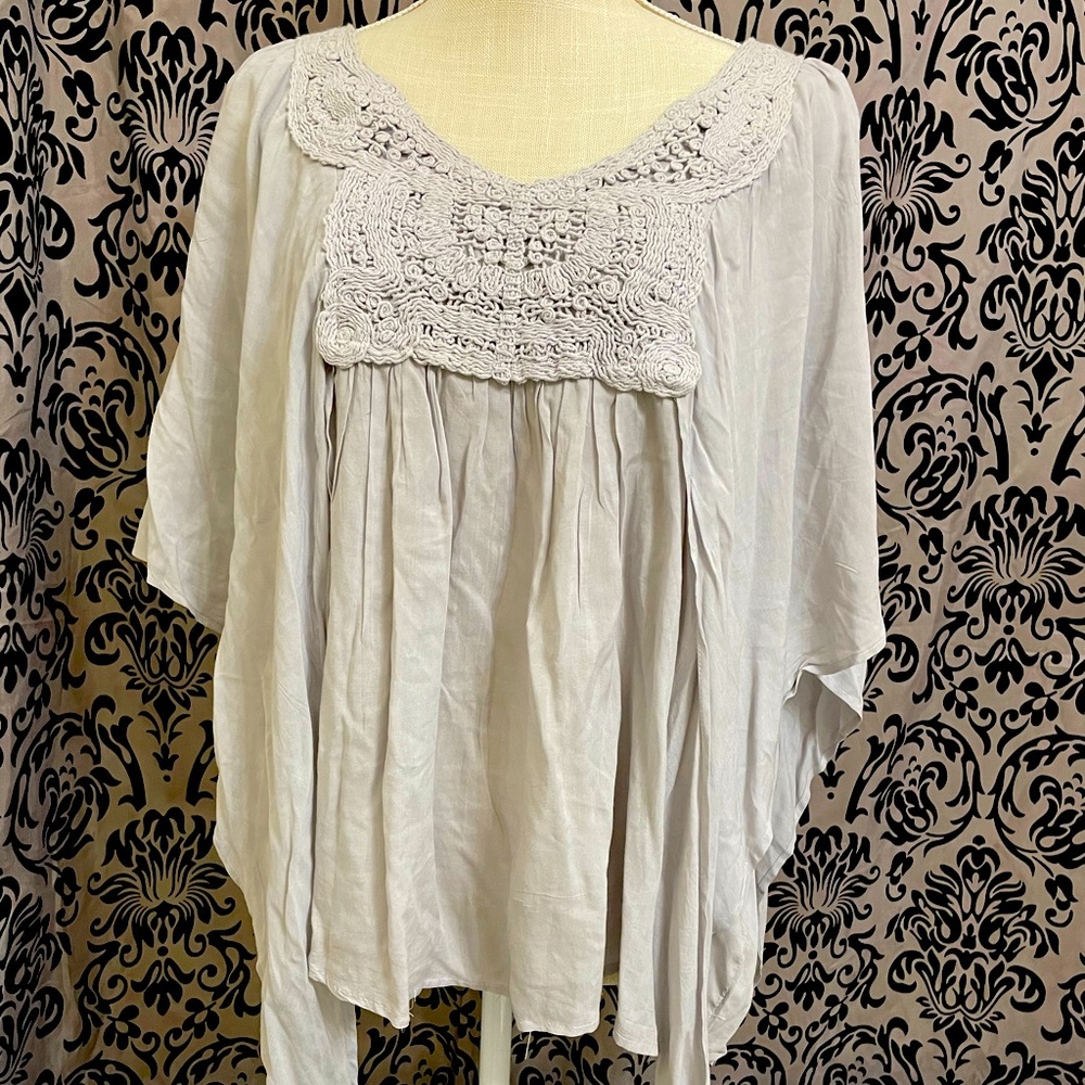 LAST CHANCE SALE! 🌸 Gray top